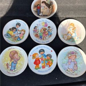 Avon Mothers Day Collectible Plate Set